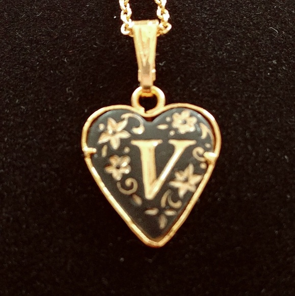 Damasquinado De oro Jewelry - NWT INTIAL "V" HEART PENDANT & CHAIN